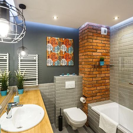 Apartament Em Klimatyzacja&Parking Rzeszow Luaran gambar