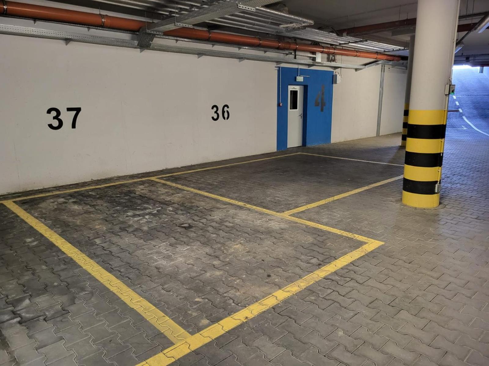 Apartament Em Klimatyzacja&Parking Rzeszow Luaran gambar