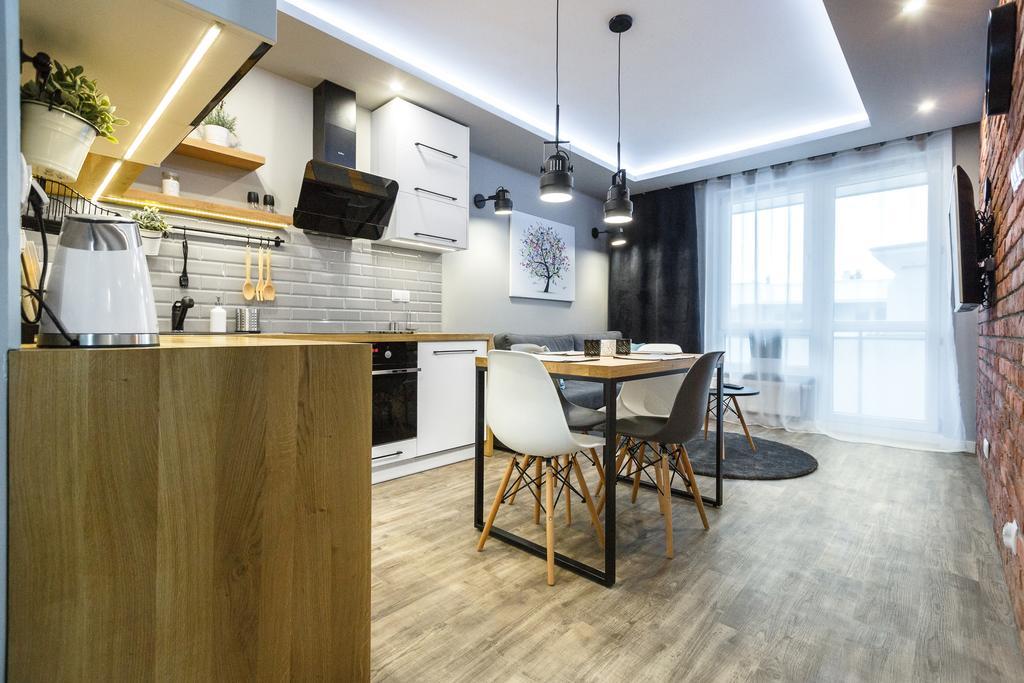 Apartament Em Klimatyzacja&Parking Rzeszow Luaran gambar