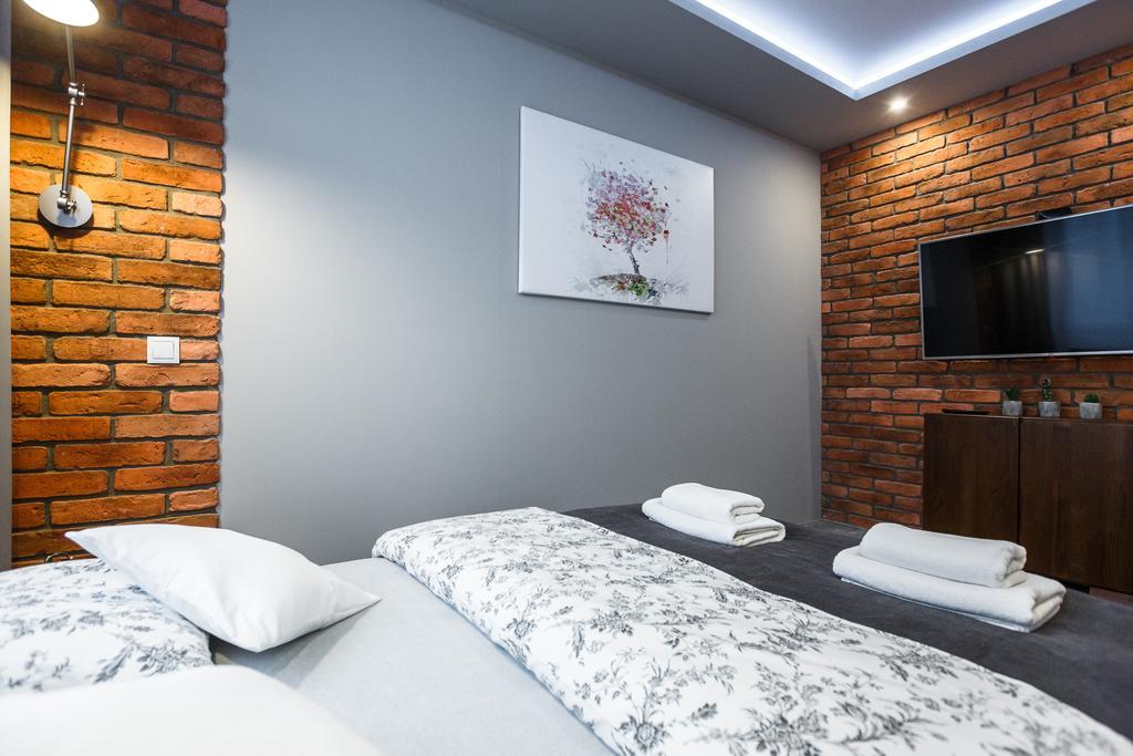 Apartament Em Klimatyzacja&Parking Rzeszow Luaran gambar